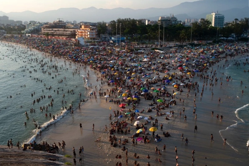 1_AFP__20240317__34LT8D2__v2__HighRes__BrazilWeatherHeat-1710766371